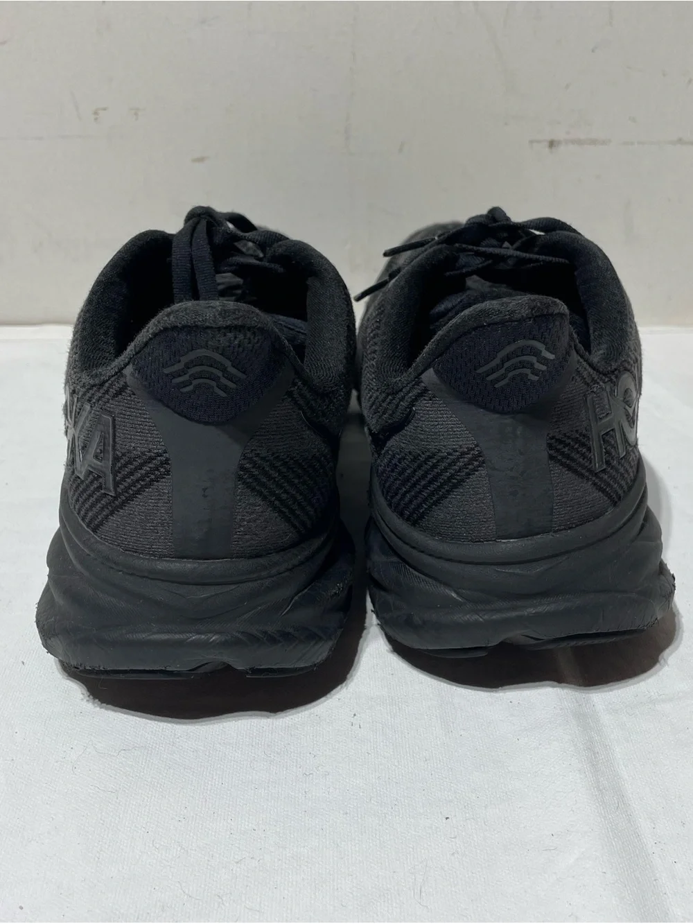 HOKA Clifton 9 Running Shoes Mens 9.5 2E Wide Triple Black 1132210 BBLC